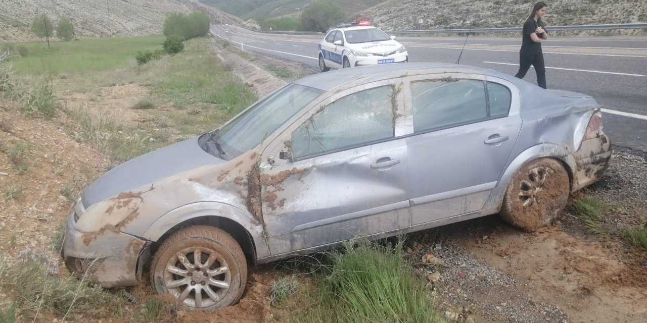 Otomobil yoldan çıktı: 1’i çocuk 3 yaralı