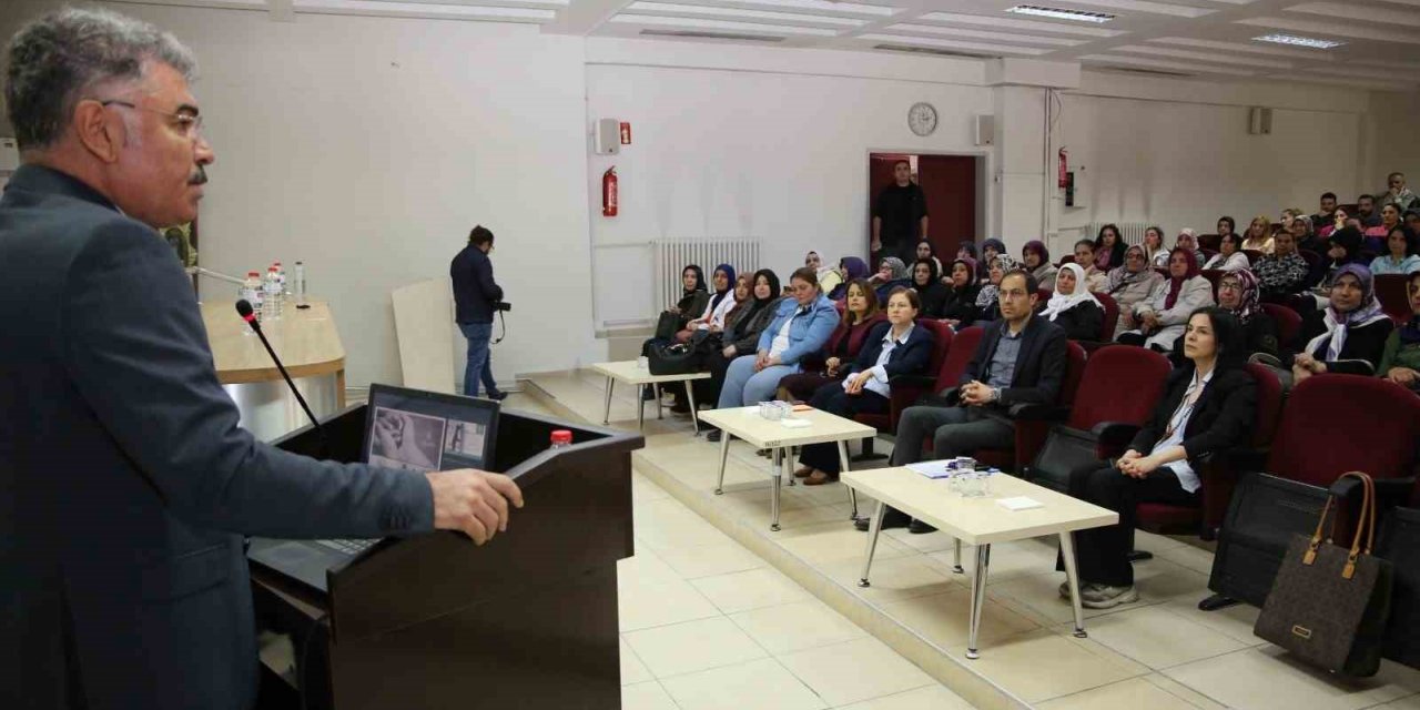 Karabörk ve Erşan anneleri ‘uyuşturucu’ konusunda bilgilendirdi