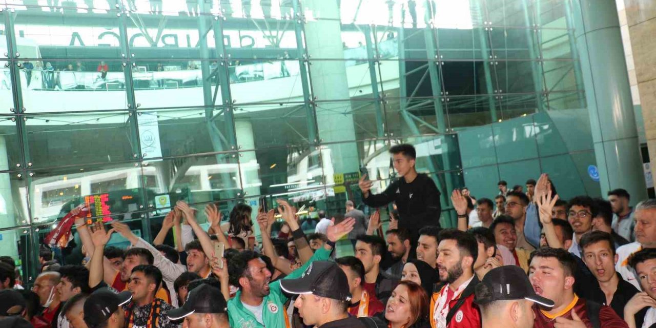Galatasaray’a Ankara’da şampiyon gibi karşılama