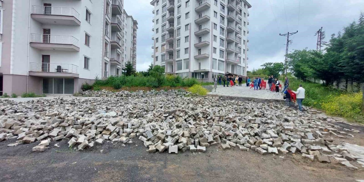 (Düzeltme) Tekirdağ’da basın açıklaması savaş alanına döndü: Gayrimenkul sahipleri ile firma yetkilileri arasında arbede