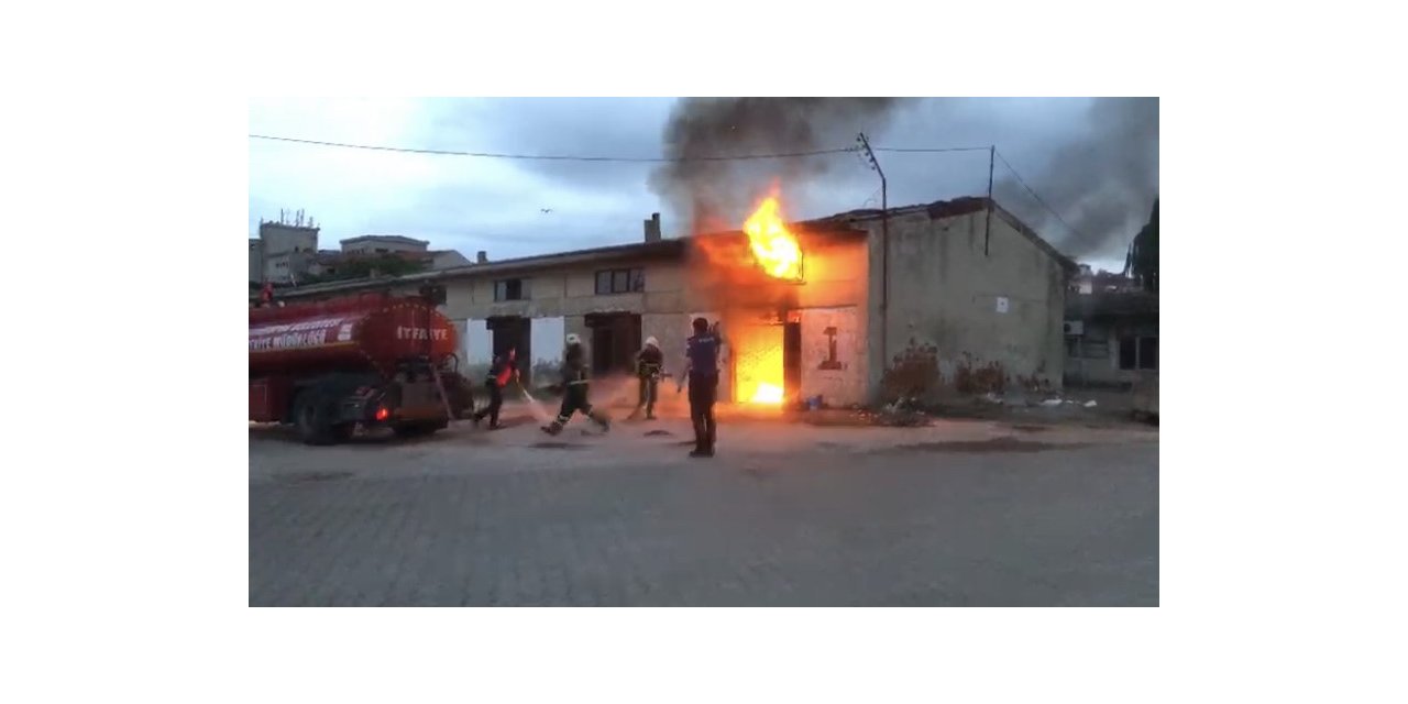 Sebze halindeki yangın paniğe neden oldu