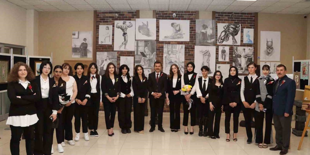Öğrencilerden görsel sanatlar sergisi
