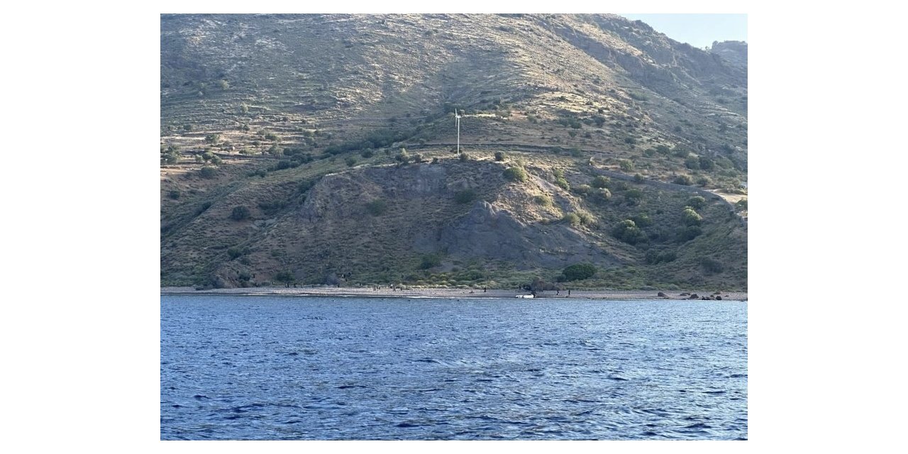 Yunan unsurlarınca ölüme terk edilen 48 kaçak göçmen kurtarıldı