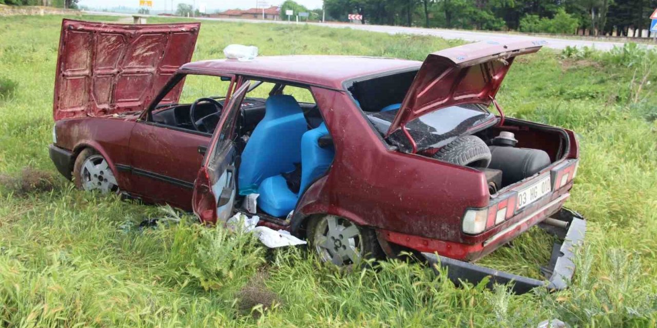 Taklalar atarak tarım arazisine giren otomobilin sürücüsü yaralandı