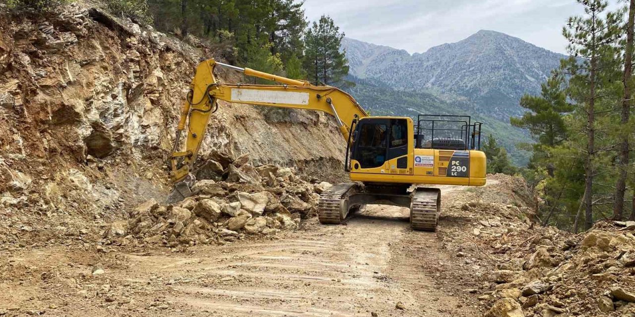 Büyükşehir Belediyesi’nden Pembelik’te yol çalışması