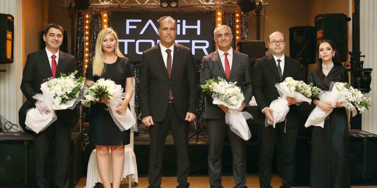 Gaziantep’te kolej öğrencilerinden mezuniyet balosu