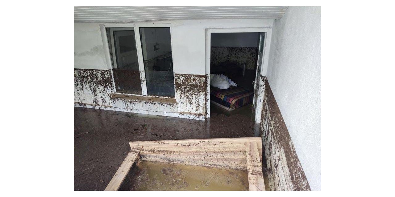 Denizli’de kuvvetli yağış dereleri taşırdı, yolları göle çevirdi