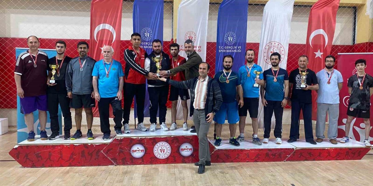 Kurumlar arası masa tenisi turnuvası yapıldı