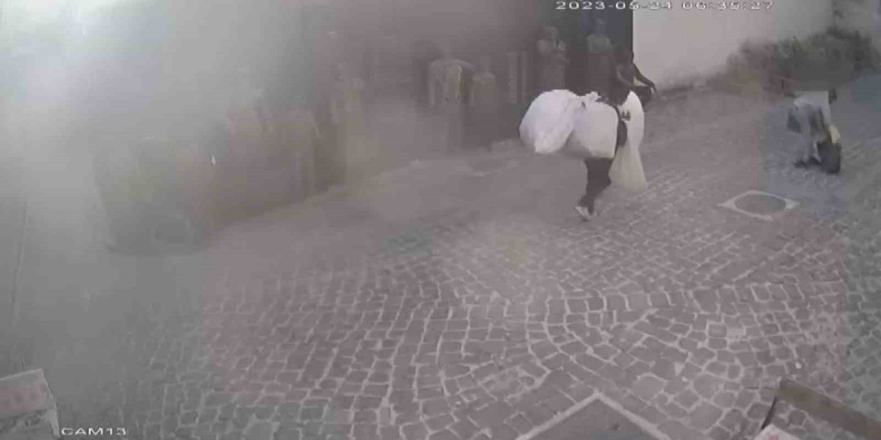 Trafodan çaldığı eşyalarla kameralara yakalandı