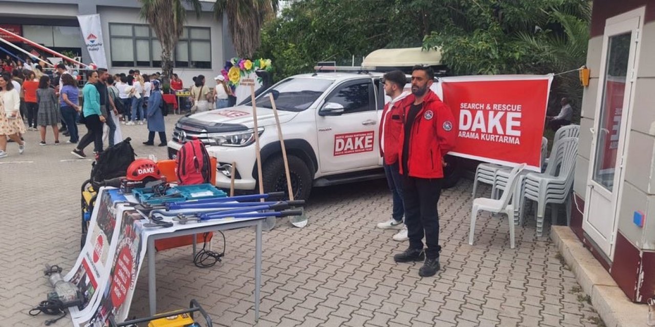 Depremzedeler için açılan panayırda DAKE’de yer aldı