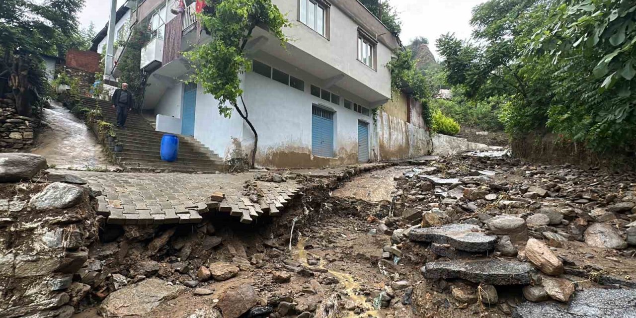 Nazilli’de Demirciler Mahallesi sele teslim oldu