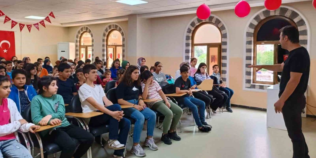 Akademi lise ve bilgievi öğrencilerine motivasyon semineri düzenlendi