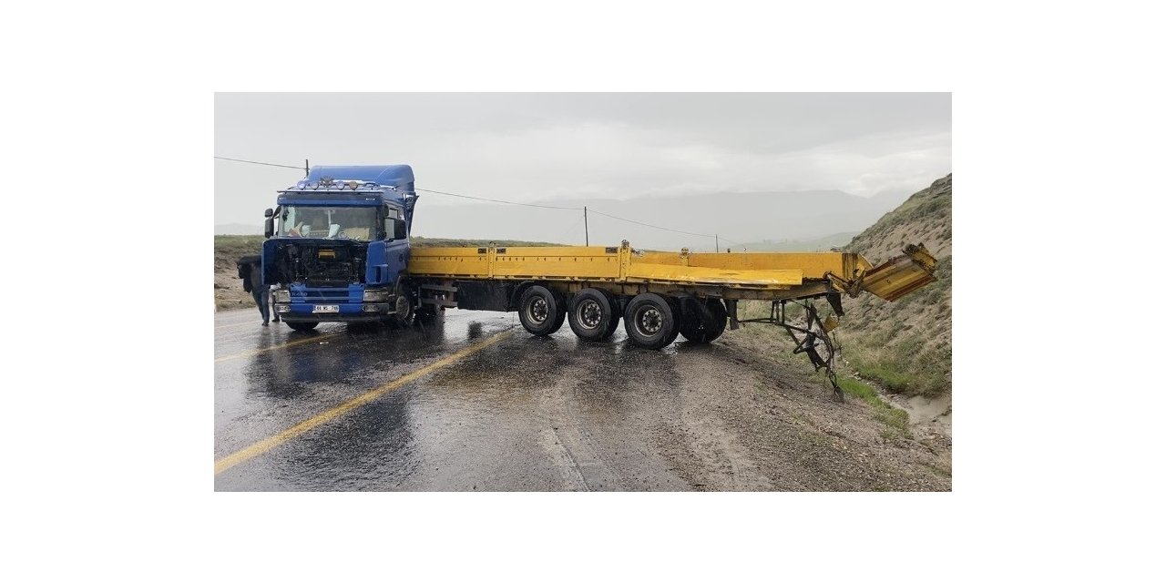 Tır ile servis minibüsü çarpışmış 5 kişi hayatını kaybetmişti: Tır sürücüsü tutuklandı