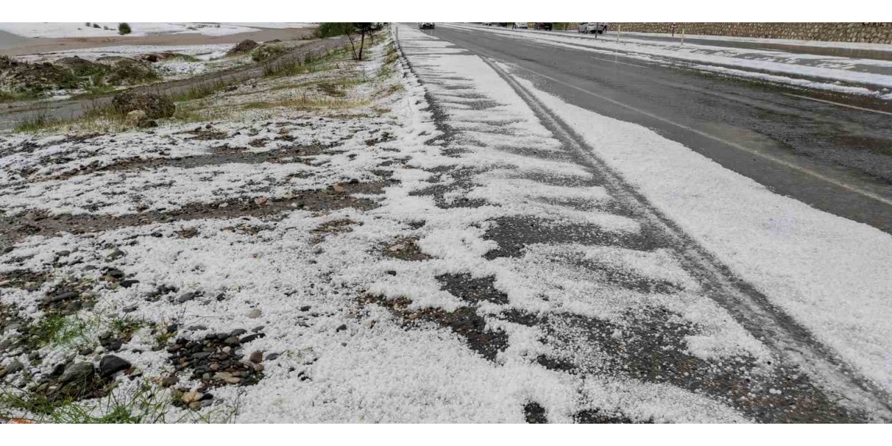 Batman’da dolu yağışı trafiği olumsuz etkiledi