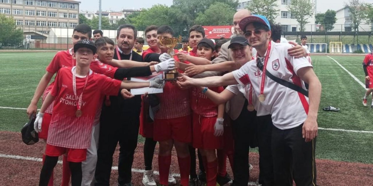 Okulun ‘beyzbol’ başarısı