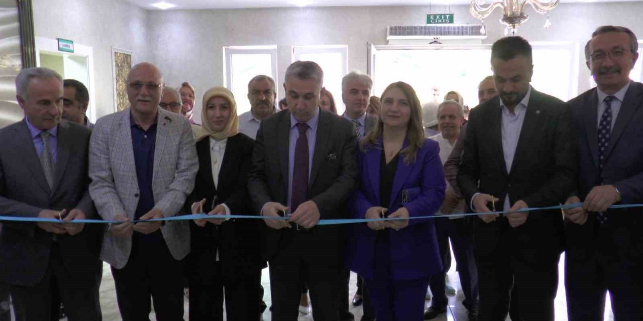 Kadın kursiyerlerin el emekleri görücüye çıktı