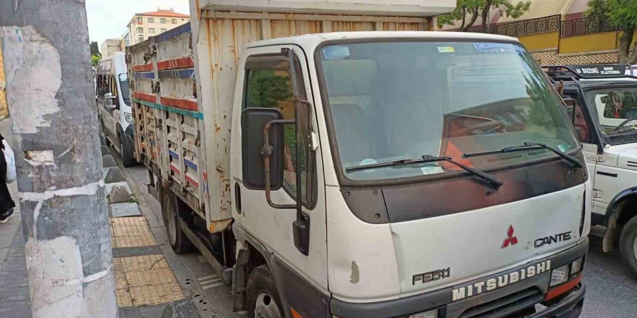 Trafiğin akışına engel olan 3 kamyon sürücüsüne ceza yağdı