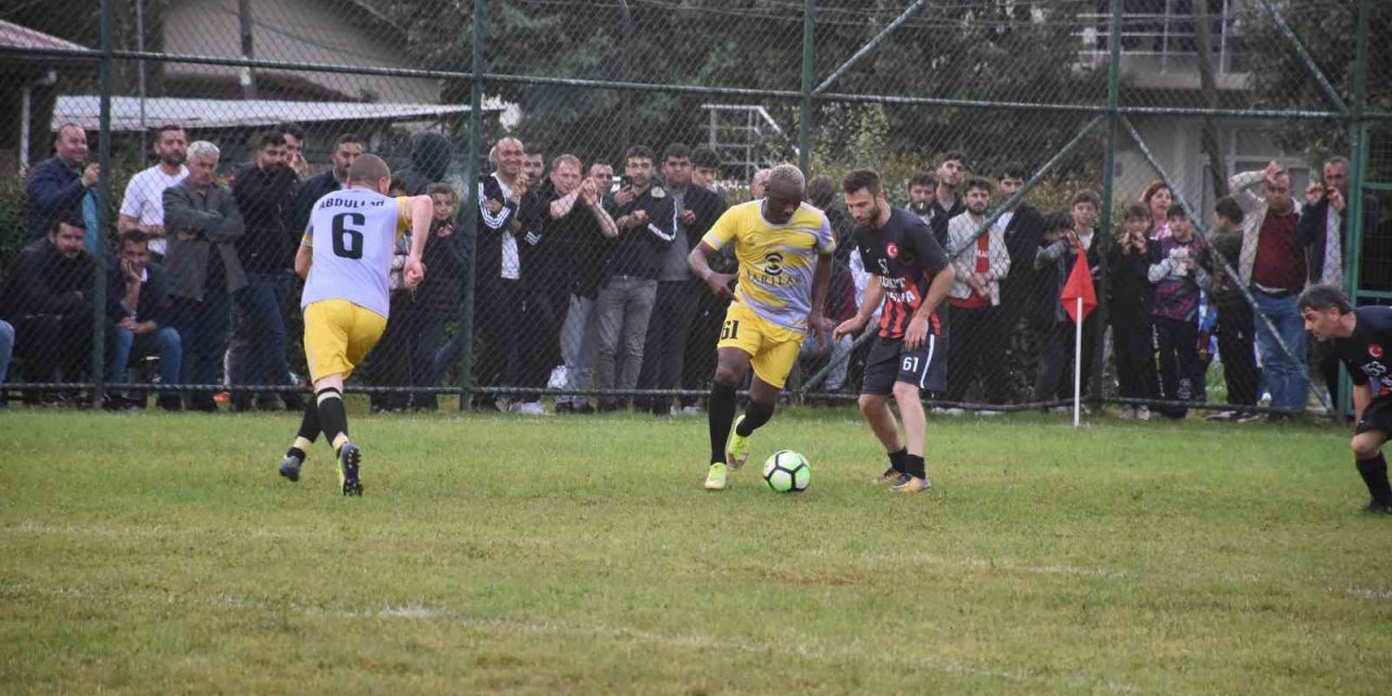 Eski Trabzonsporlu futbolcu İbrahim Yattara bu etkinlikte forma giydi