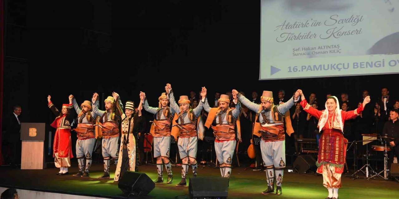 Atatürk’ün sevdiği şarkılar hep bir ağızdan söylendi