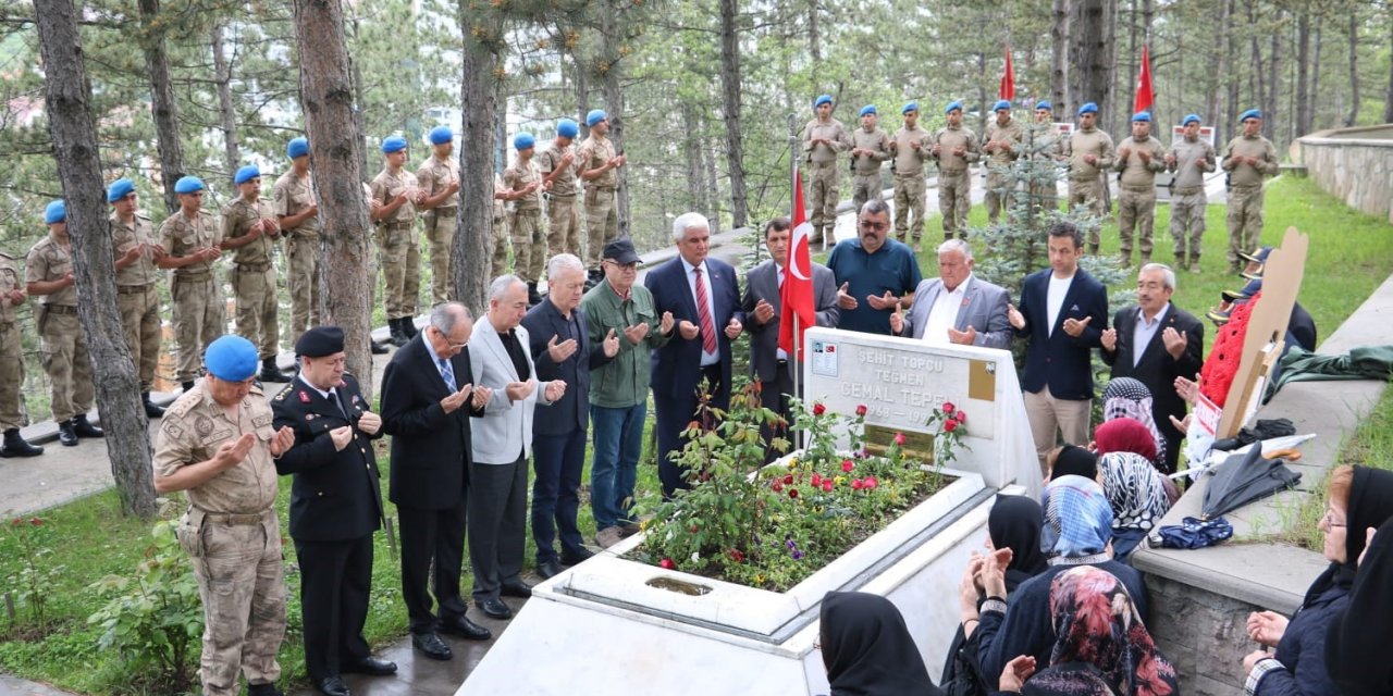 Şehit Teğmen Cemal Tepeli kabri başında anıldı