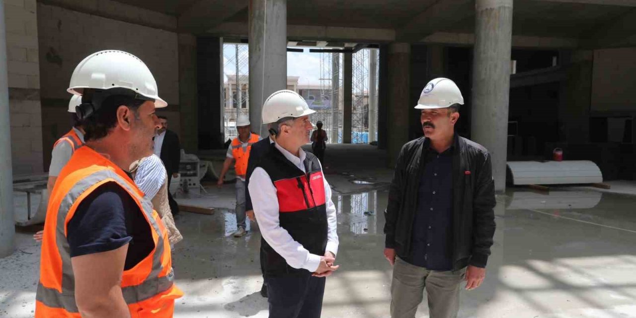 Şahinbey millet kütüphanesi hızla yükseliyor