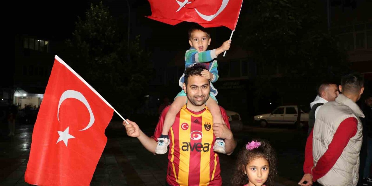 Galatasaray’ın şampiyonluğu Taşova’da coşkuyla kutlandı