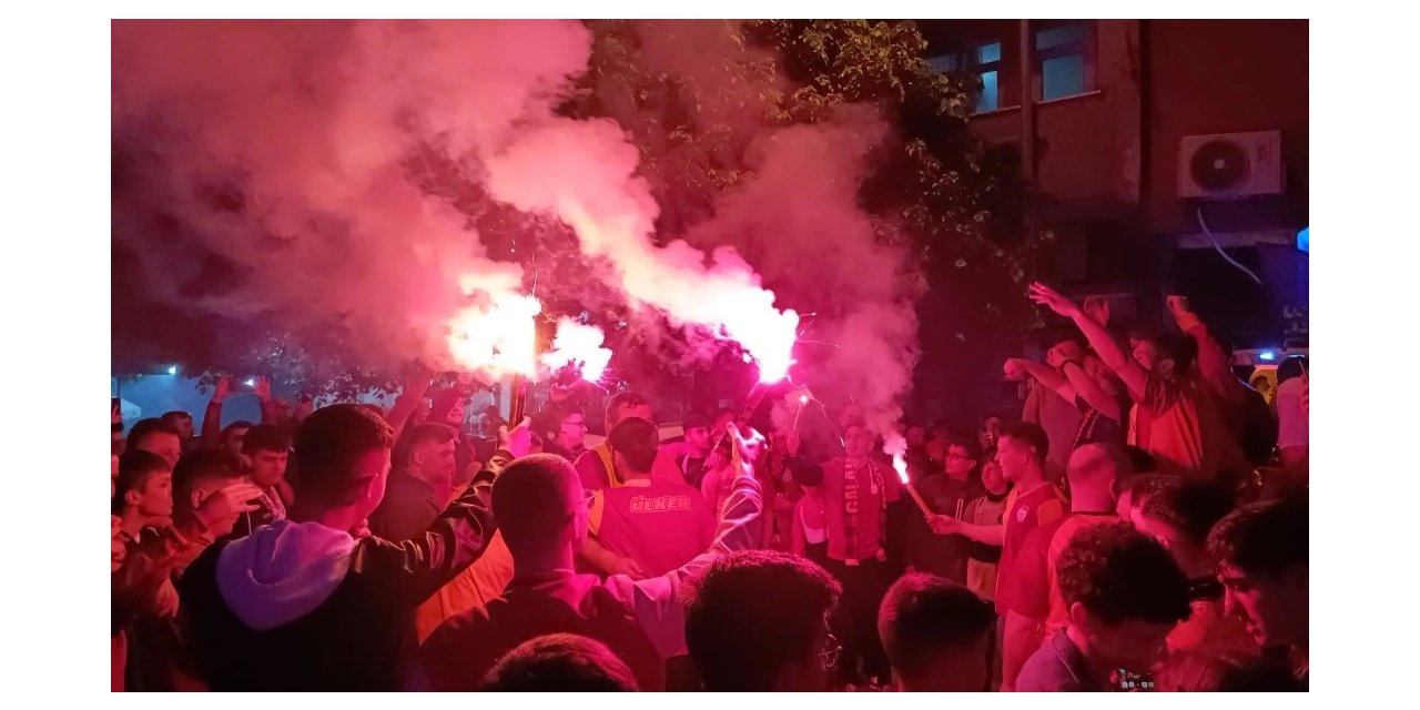 Türkeli’de Galatasaray taraftarları şampiyonluğu kutladı