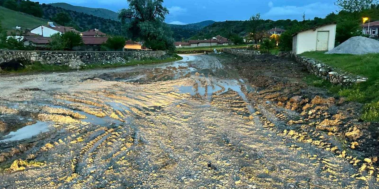 İki gün üst üste sel baskını yaşanan köyde büyük çapta maddi hasar oluştu