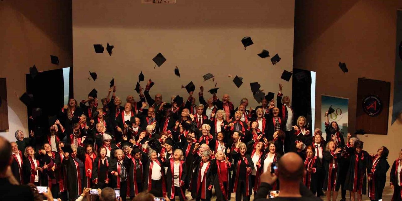 Tazelenme Üniversitesi’nden 82 öğrenci mezun oldu