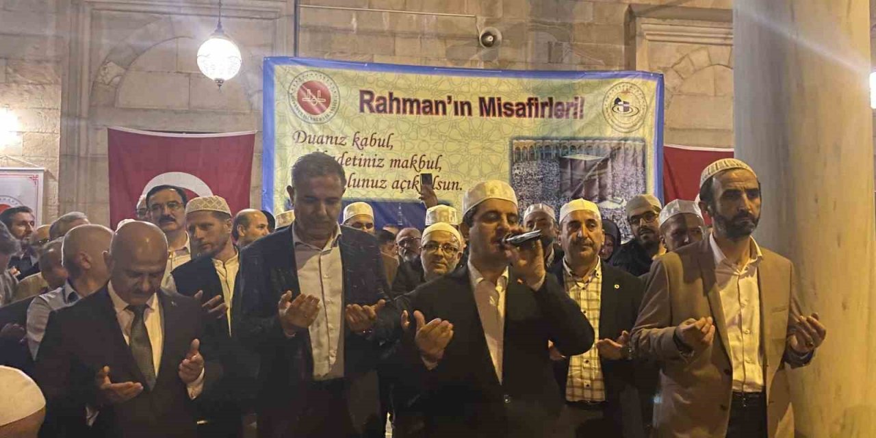 Düzce’den ilk hac kafilesi dualarla kutsal topraklara uğurlandı