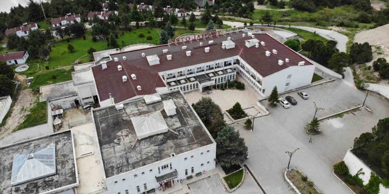 Şifa kaynağı termal otel ziyaretçilerini bekliyor