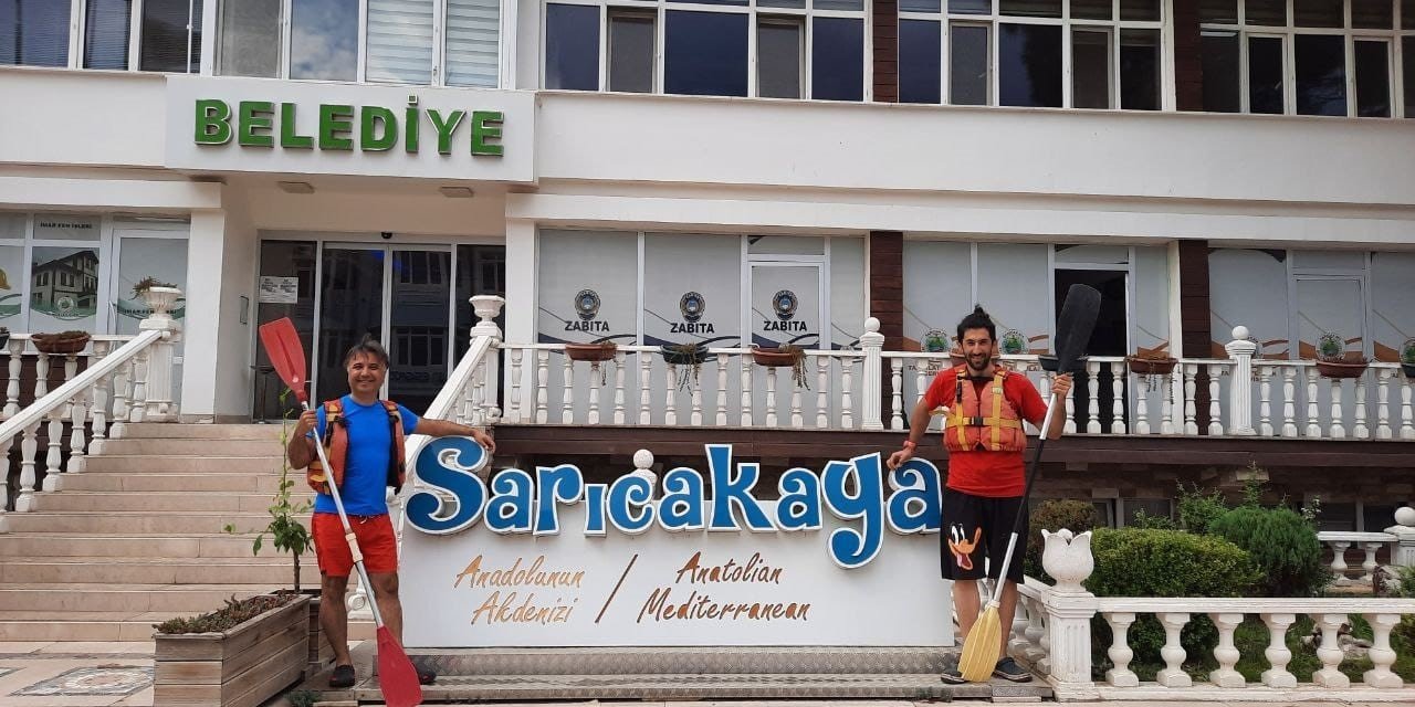 ESDAG üyeleri debisi yükselen Sakarya Nehri’nde kano yaptı