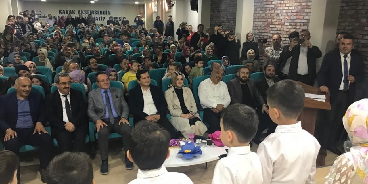 Miniklerin mezuniyet sevinci