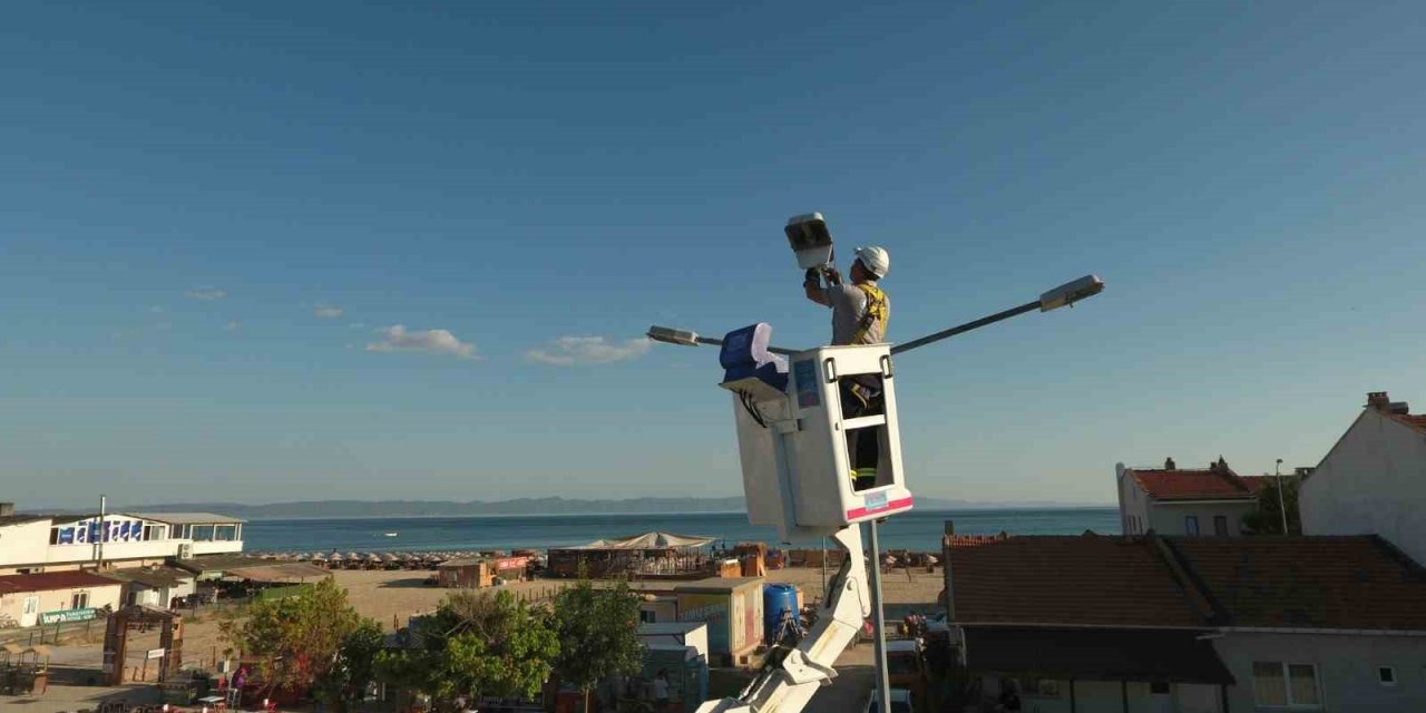 Tatil bölgelerindeki elektrik hatlarında bakım ve onarım faaliyetleri arttı