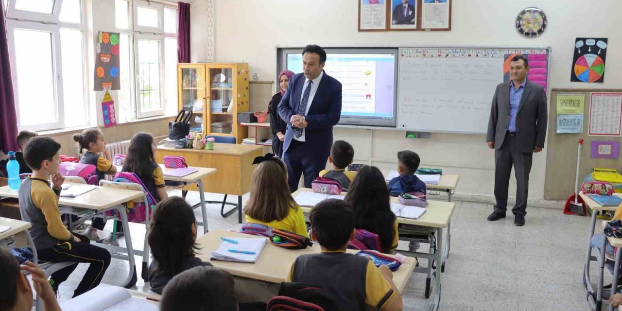 İl Milli Eğitim Müdürü verdiği sözü tuttu, öğrenciler unutulmaz bir gün yaşadı