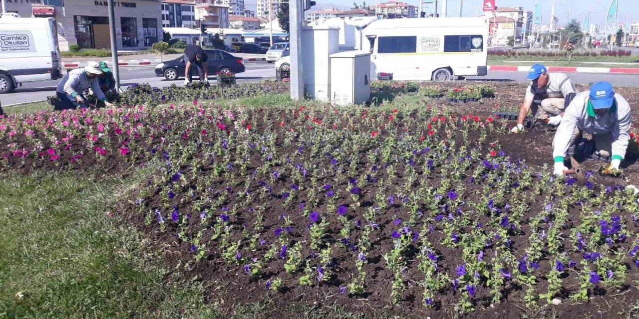 Malatya’da parklar ve refüjler yenileniyor