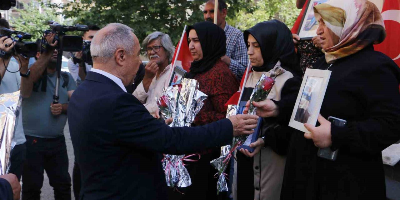 Cumhur İttifakı’nda yer alan DSP’den Diyarbakır annelerine ziyaret