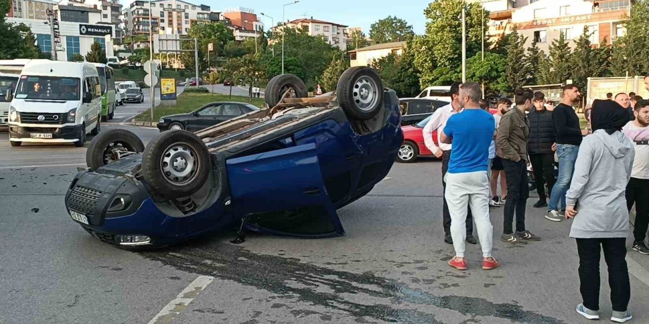 Takla atan otomobilden hafif sıyrıklarla çıktı