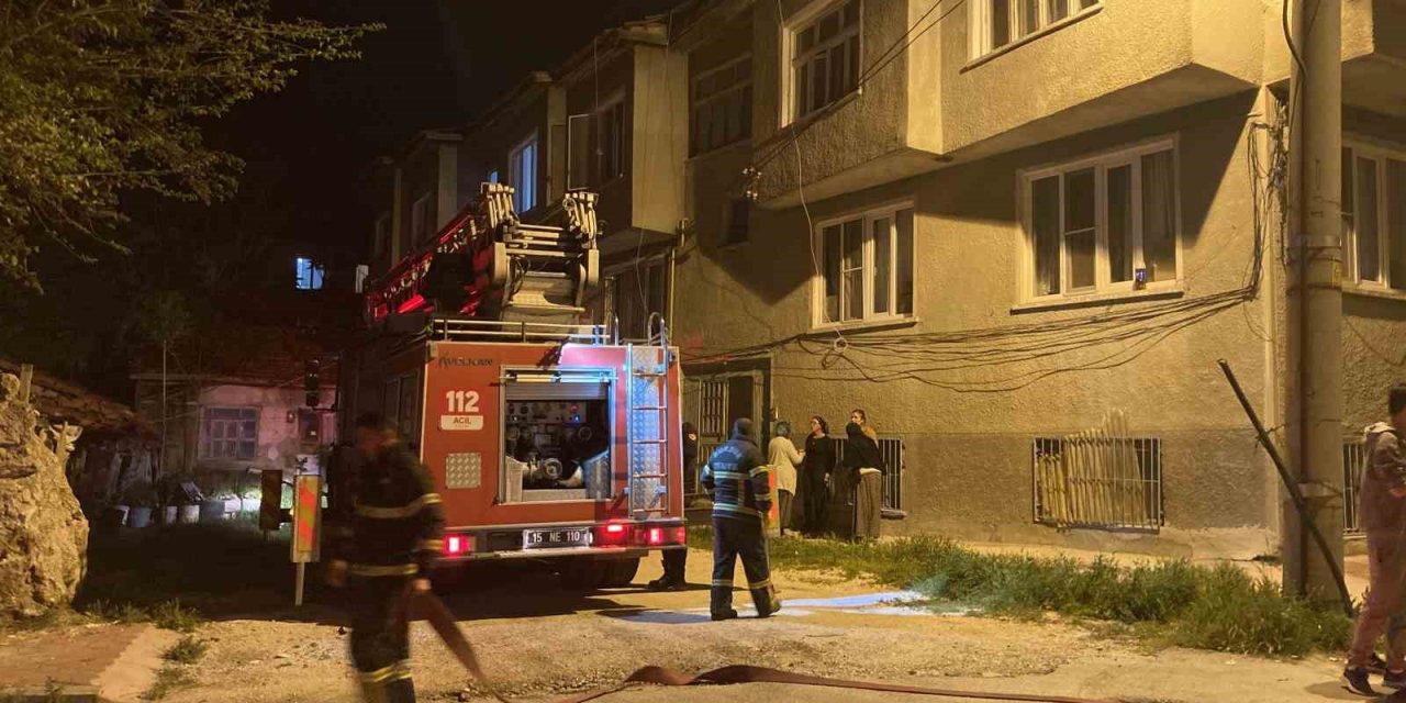 Burdur’da çatı yangını