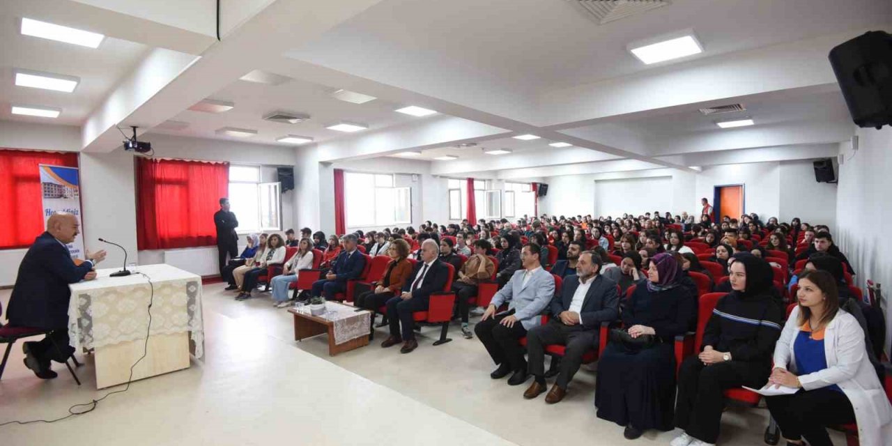 Rektör Sözbir “Geleceğin mesleklerine odaklanın”