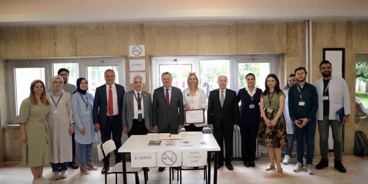 BUÜ Hastanesi ziyaretçilerine tütün ürünlerinin zararları anlatıldı