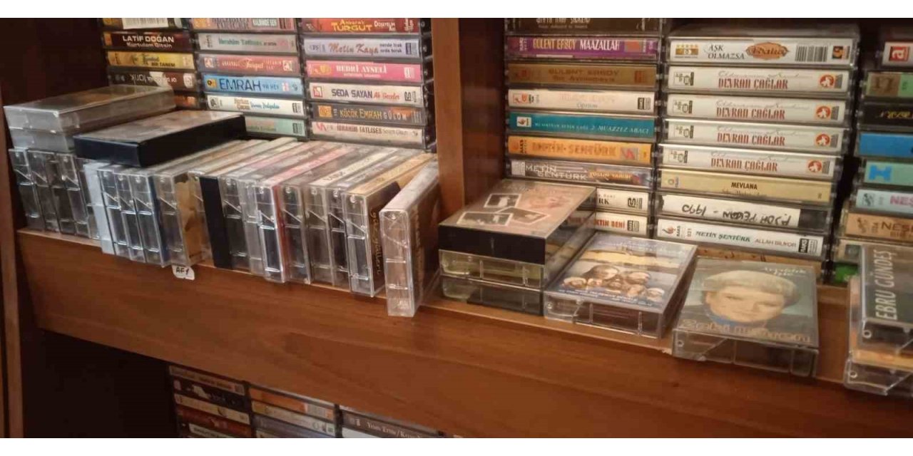 Gençler kasetlerle nostalji yaşıyor