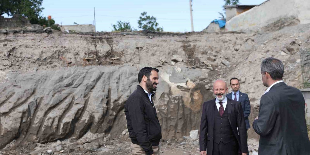 Başkan Çolakbayrakdar; “Erkilet Bulvarı ve Yeşil Mahalle, yeni yüze kavuşuyor”
