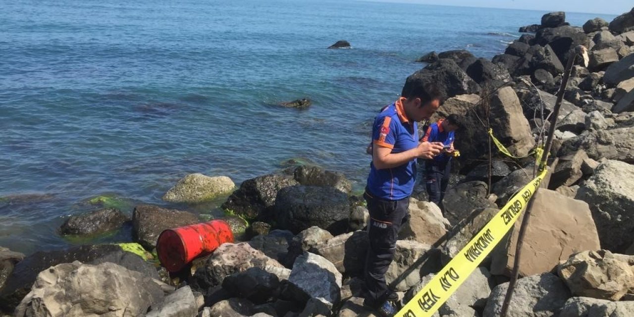 Sahilde bulunan varil; ekipleri harekete geçirdi