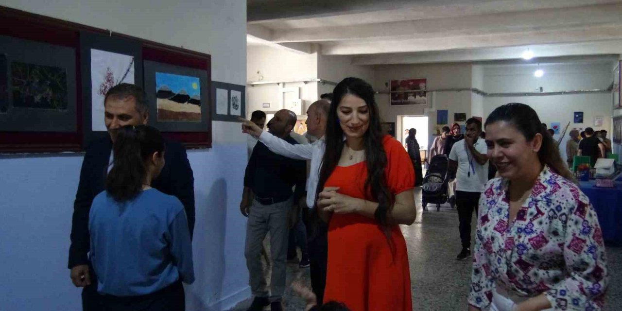 Batman’da atık malzemeler öğrenciler ve hocalarının elinde hayat buldu