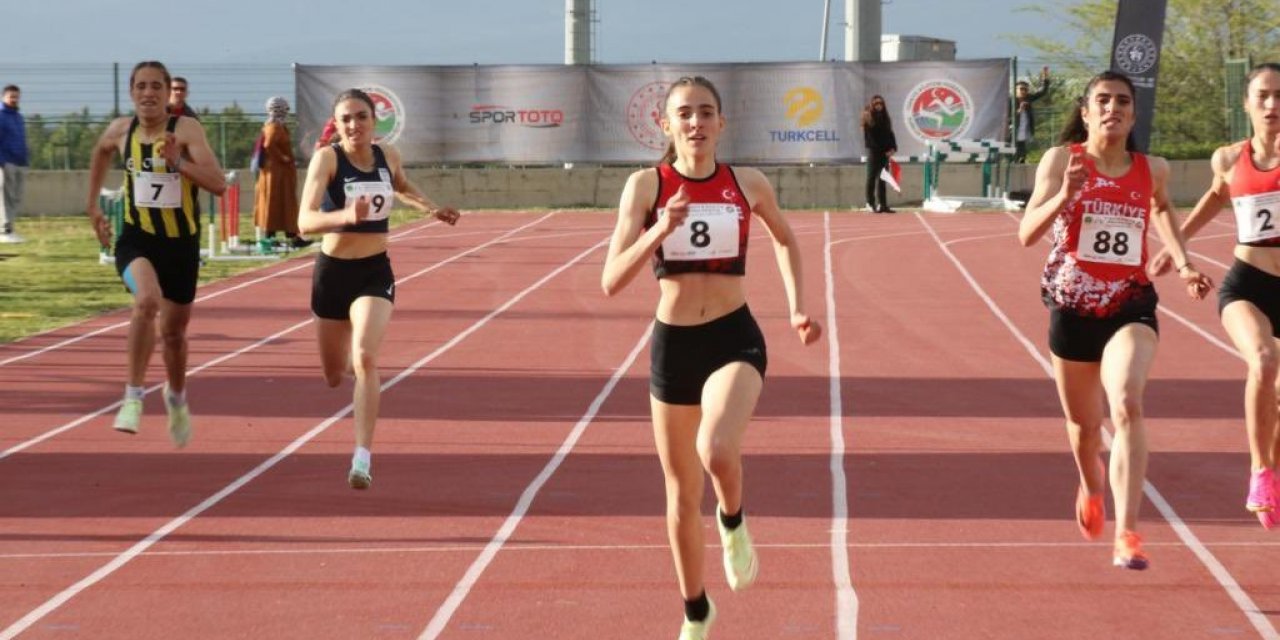 Eskişehirli genç atlet madalyalarına bir yenisini ekledi