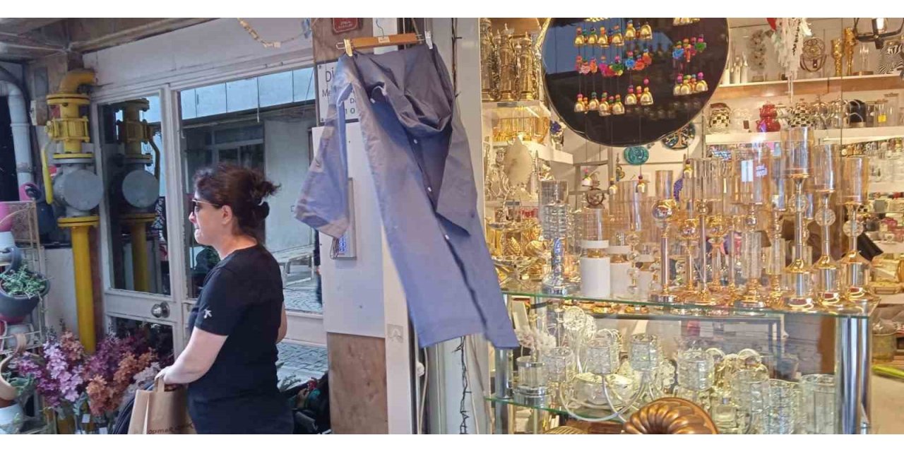 Vatandaşların pratik ‘yağmurluk’ çözümü