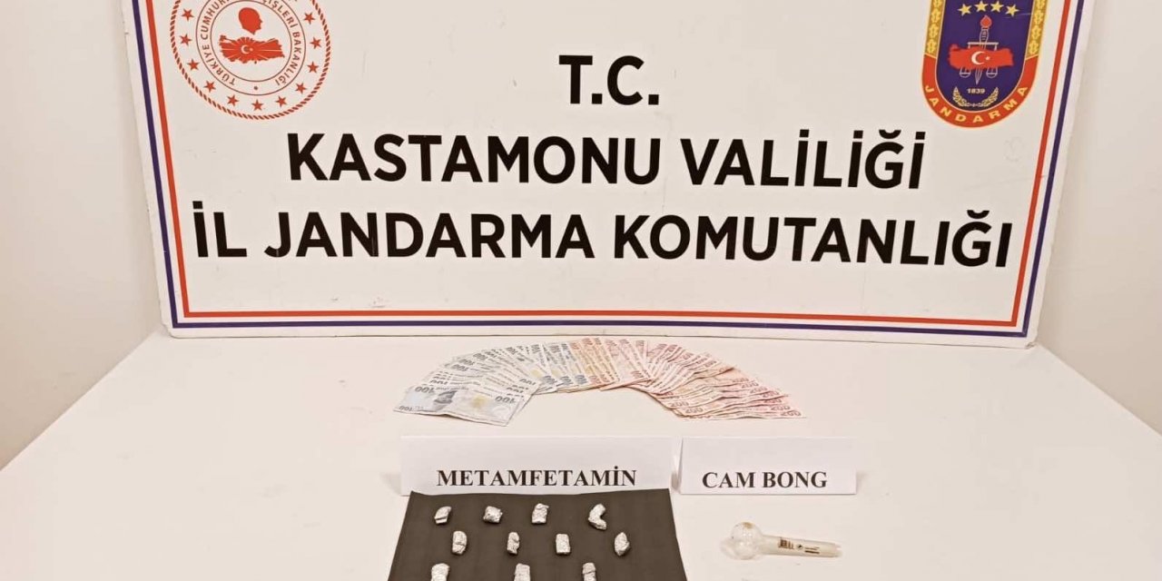 Kastamonu’ya getirdiği uyuşturucu maddeyi piyasaya sürmek isteyen şahıs gözaltına alındı