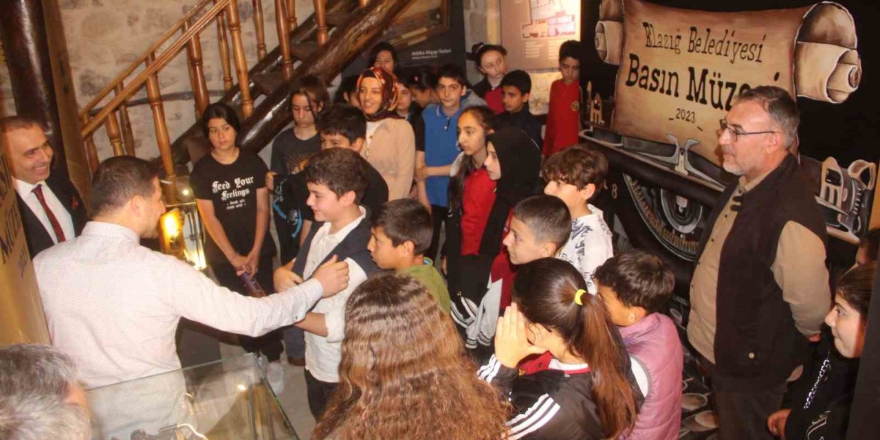 Öğrenciler müzede tarih dersi gördü