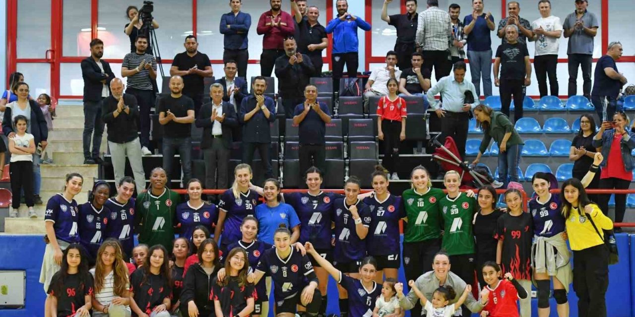 Mavi Kelebekler iddialı gitti